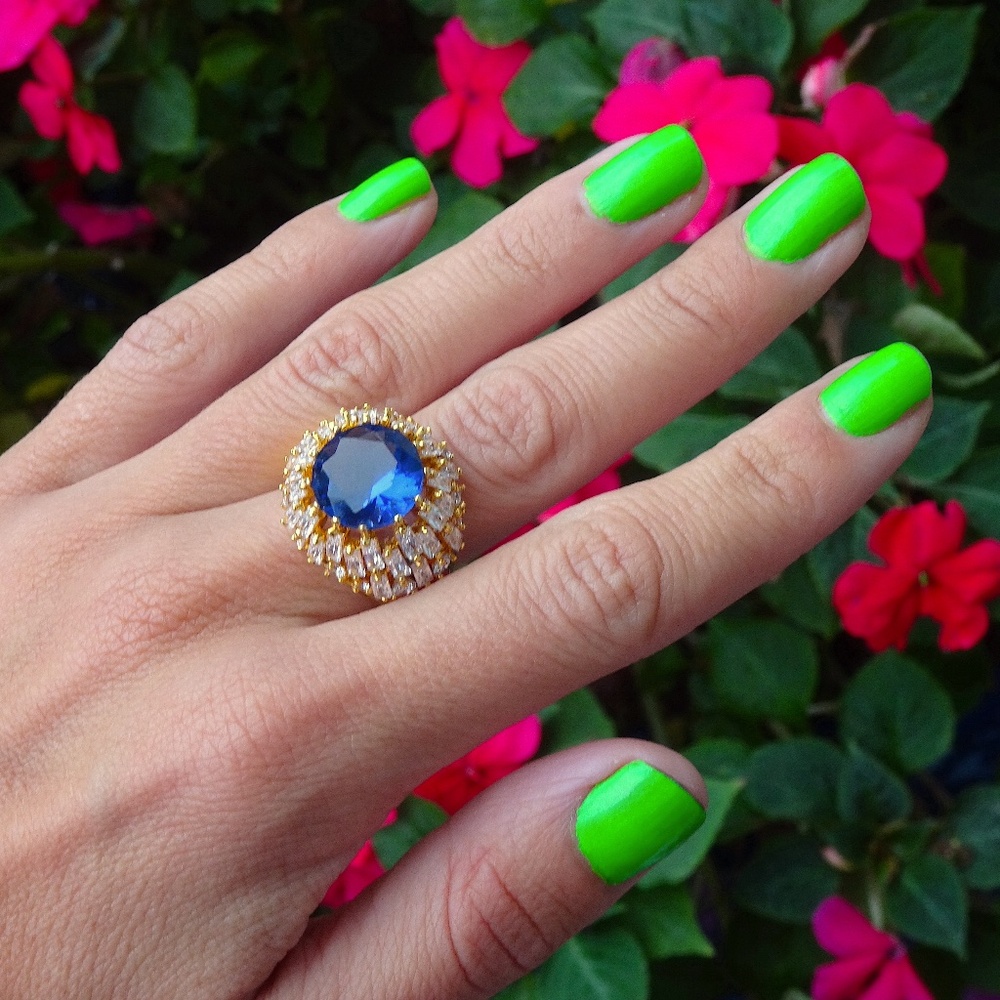 Sapphire Glass Crystal Clear Cubic Zirconia Gold Plated Cocktail Ring - Size 9 - Picture 8 of 9